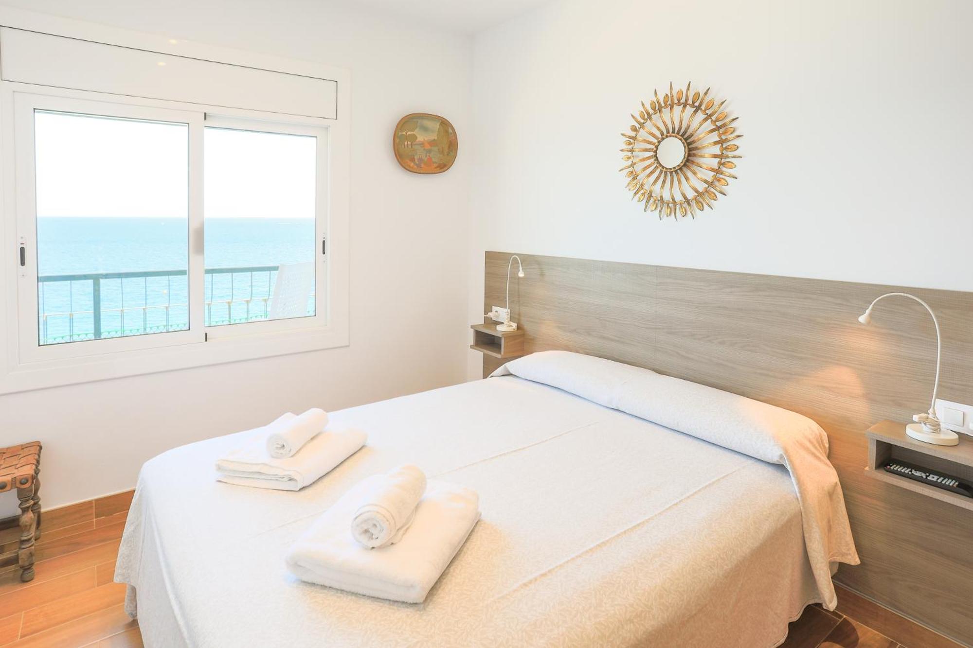 Pis Embaixador 1A Linea De Mar Apartment Кастел Пладжа де Аро Екстериор снимка